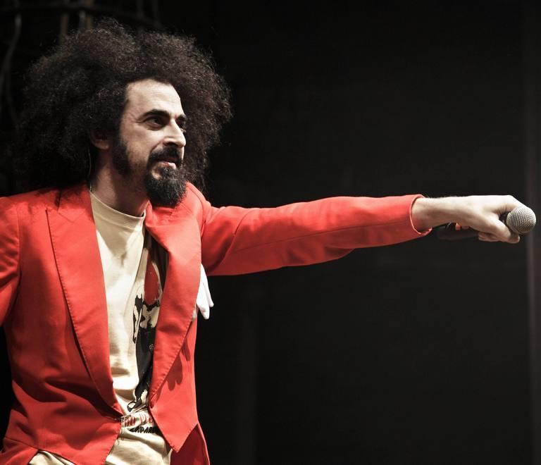 Caparezza, notte di musica con un tocco di teatro 