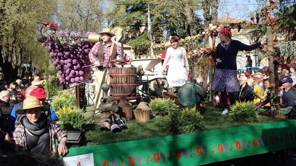 L’Expo alla Festa dei ciliegi: sfilano i carri dedicati al cibo