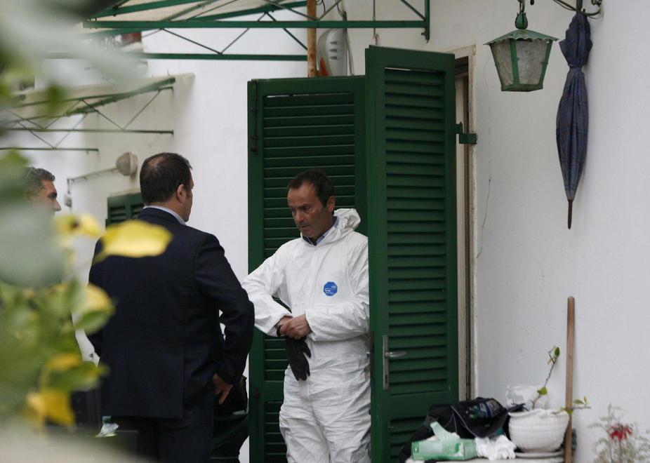I rilievi della polizia scientifica sul luogo dell'omicidio