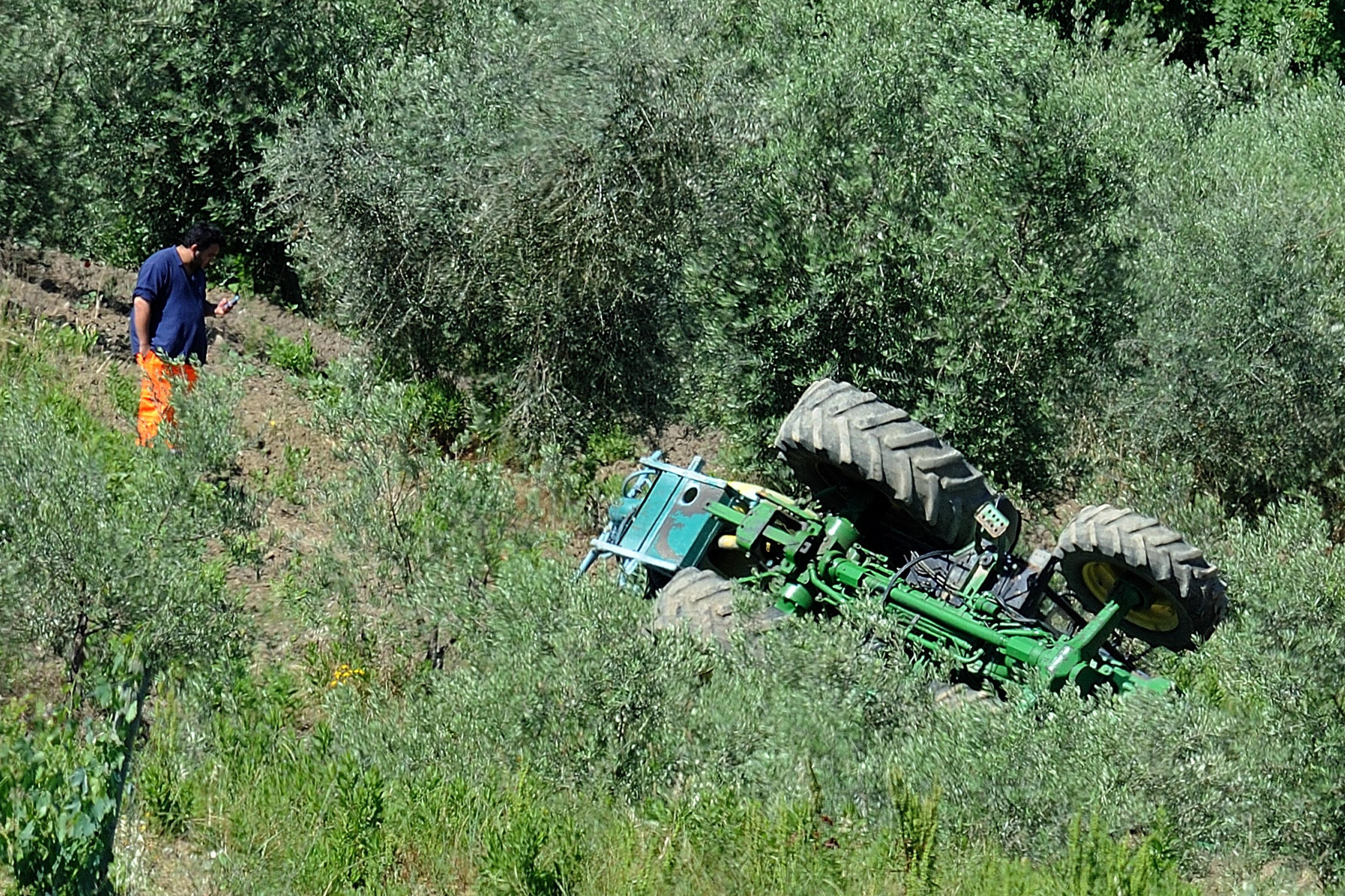Un trattore ribaltato 
