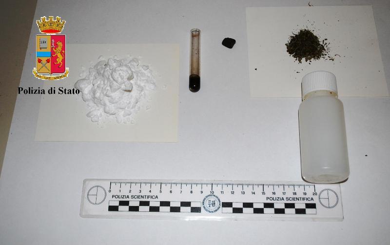 La droga e il metadone sequestrati
