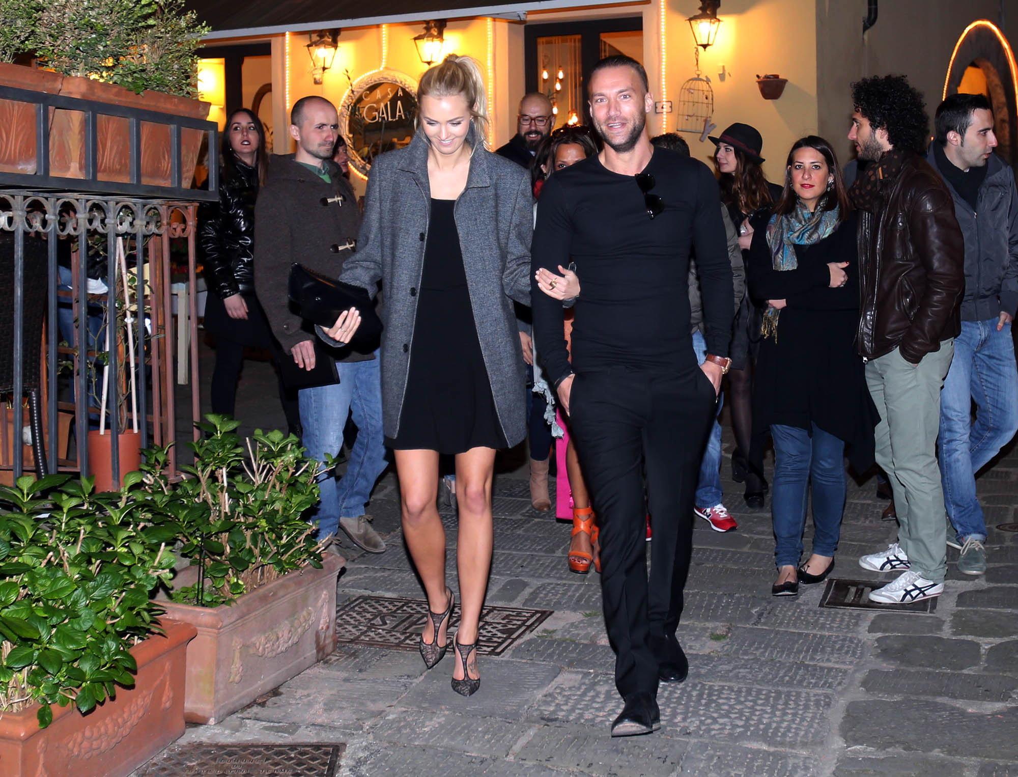 Calum Best con la findanzata Ianthe all'uscita dal ristorante "La Rughetta" di Montecatini Alto (Foto Nucci)