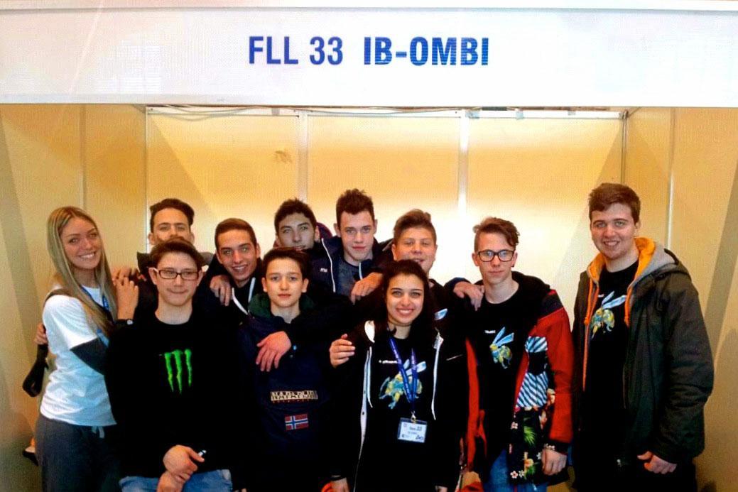 Gli studenti del team "2IB-Ombi" che partecipano alla finale mondiale di robotica Lego
