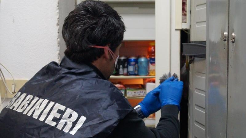 Il sopralluogo dei carabinieri nel locale