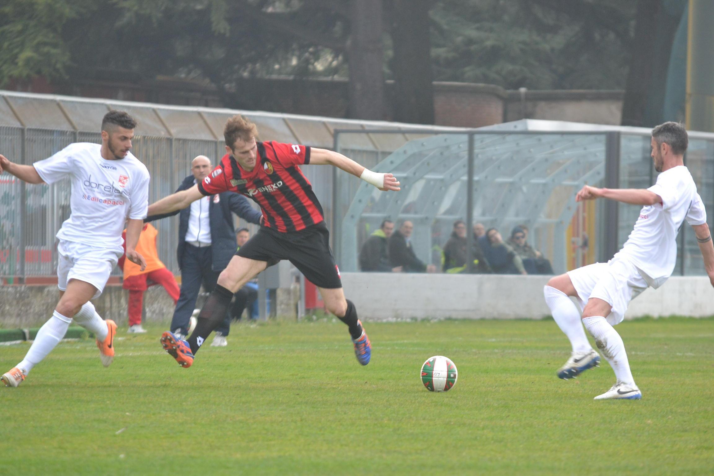 Lucchese sotto di quattro gol a Teramo