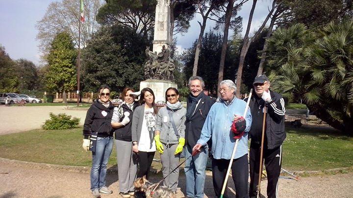 Foto ricordo di alcuni Angeli a lavoro ultimato con il sindaco Bellandi