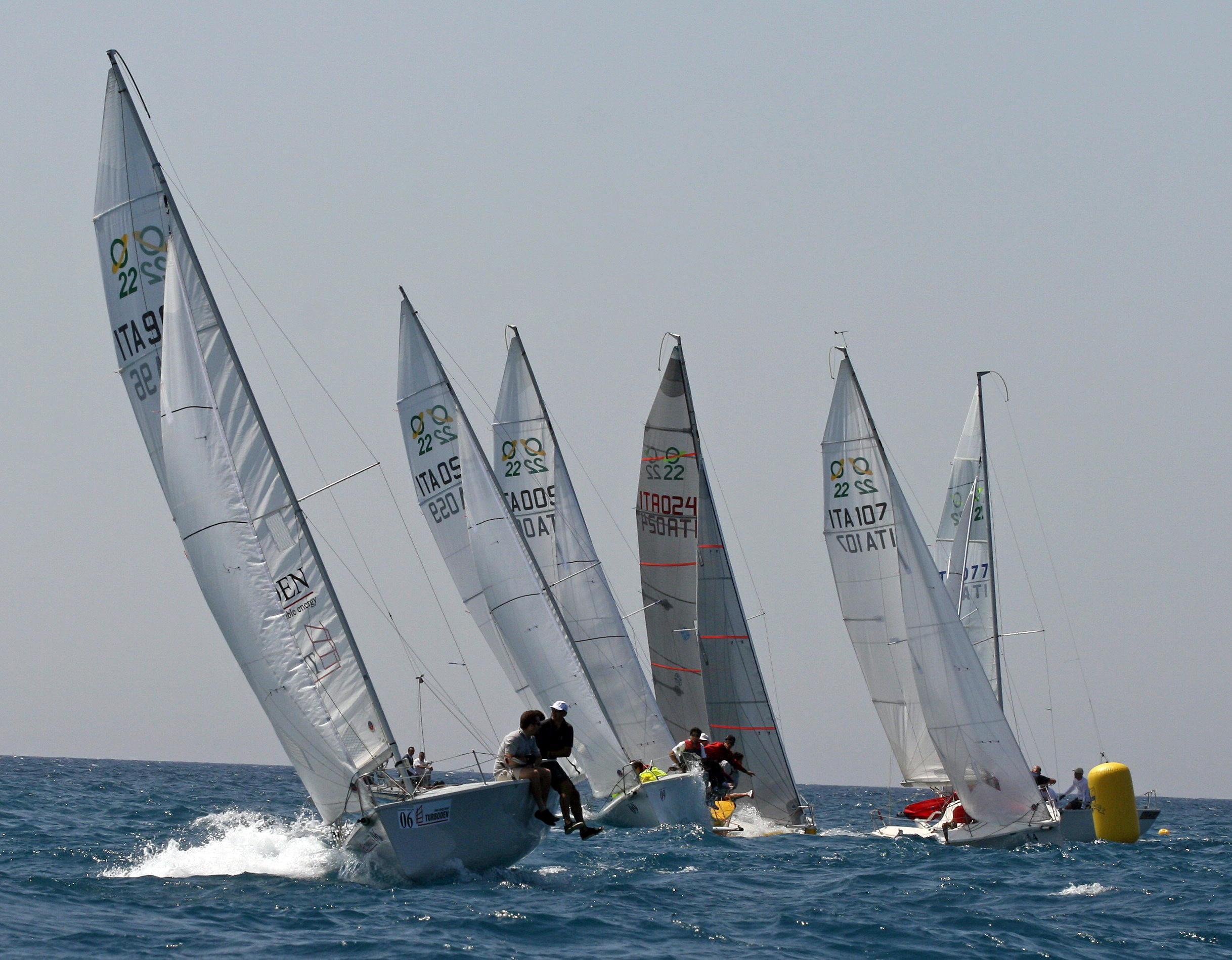 Una regata velica al Cala de' Medici