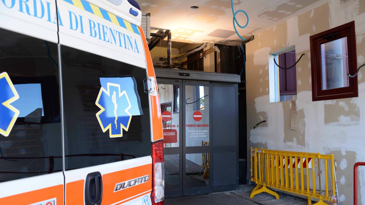 Insegue il ladro per strada, cade e si ferisce
