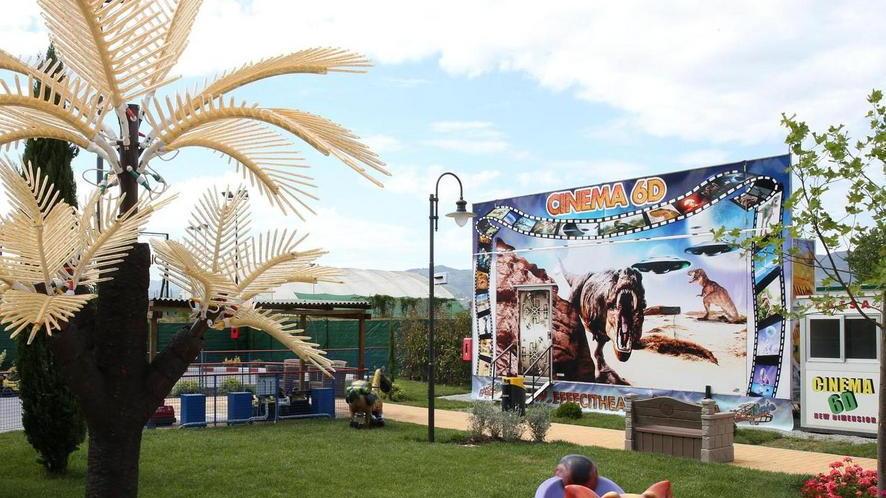 Dinosauri a Mondolandia? Una sconfitta per la città