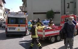 Minaccia il suicidio, allarme in strada