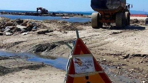 Lavori sulla spiaggia e ruspe che corrono, protestano i primi bagnanti follonichesi