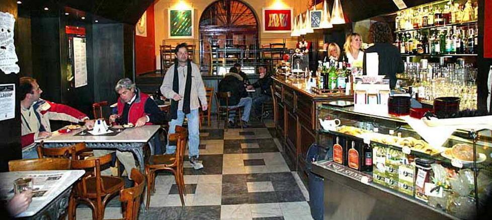 Riapre stasera il bar Fuoriporta