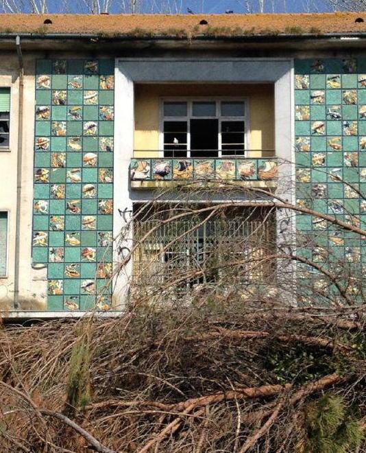A rischio le piastrelle in ceramica nell’ex Laveno 