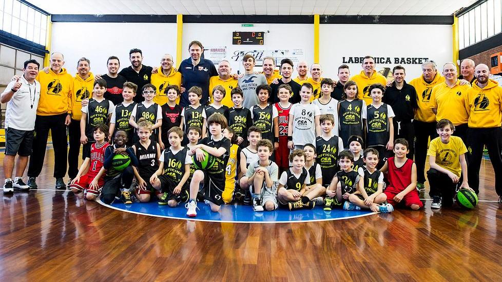Spettacolo nel trofeo Telethon Volano alto gli Aquilotti 2005
