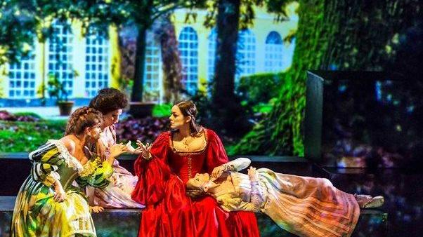 Falstaff sotto una luce nuova Allestimento con proiezioni