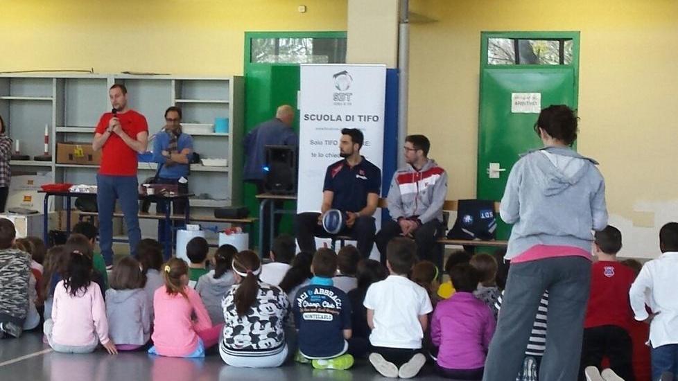 “Scuola di tifo” con i campioni