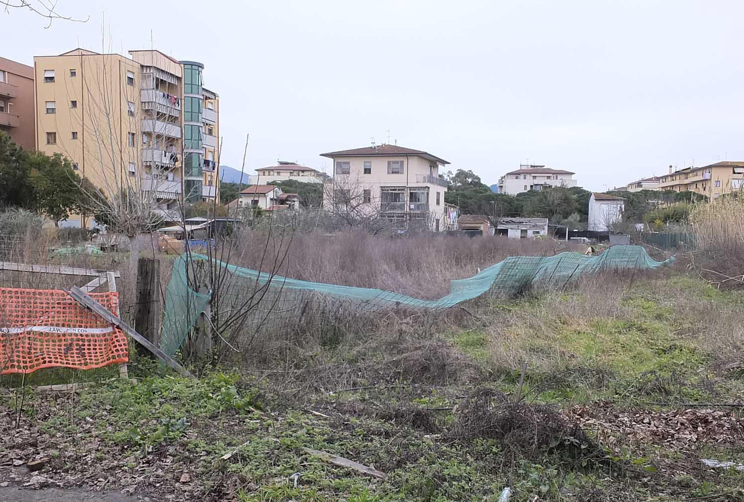 Campi incolti sul tracciato della strada di collegamento tra via Norvegia e via di Padule