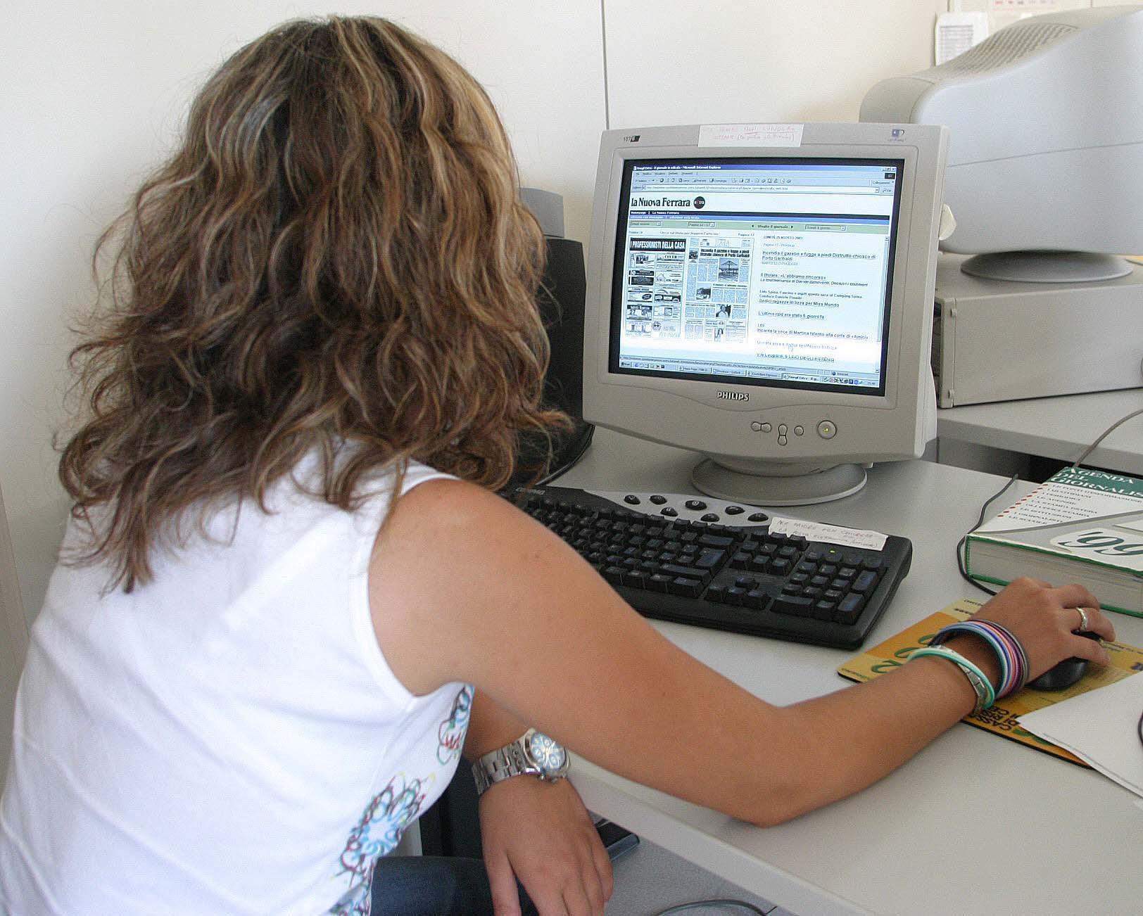 Compra l'aspirapolvere sul web ma è una truffa: denunciato un 60enne 