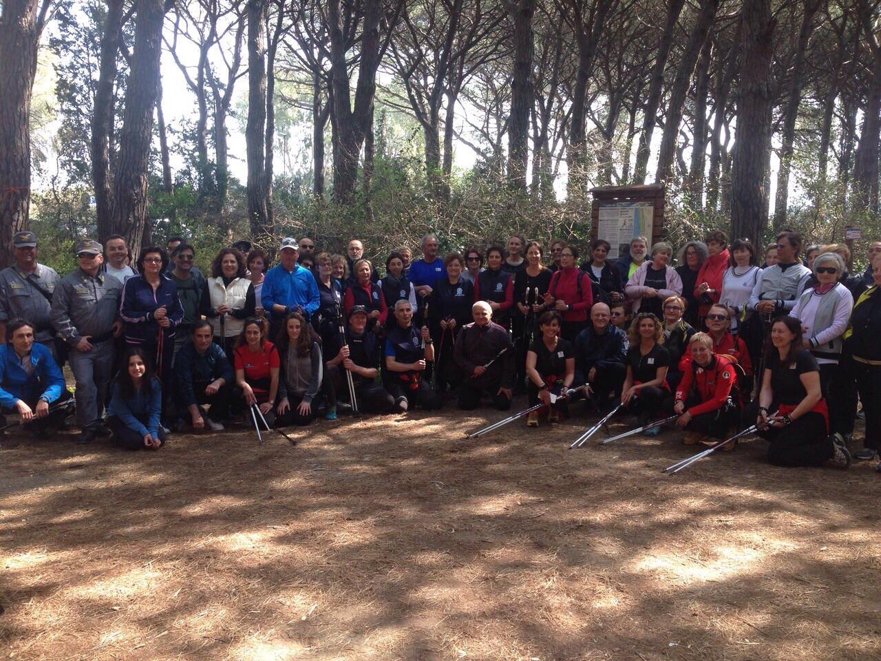 I camminatori intervernuti all'inaugurazione del Parco