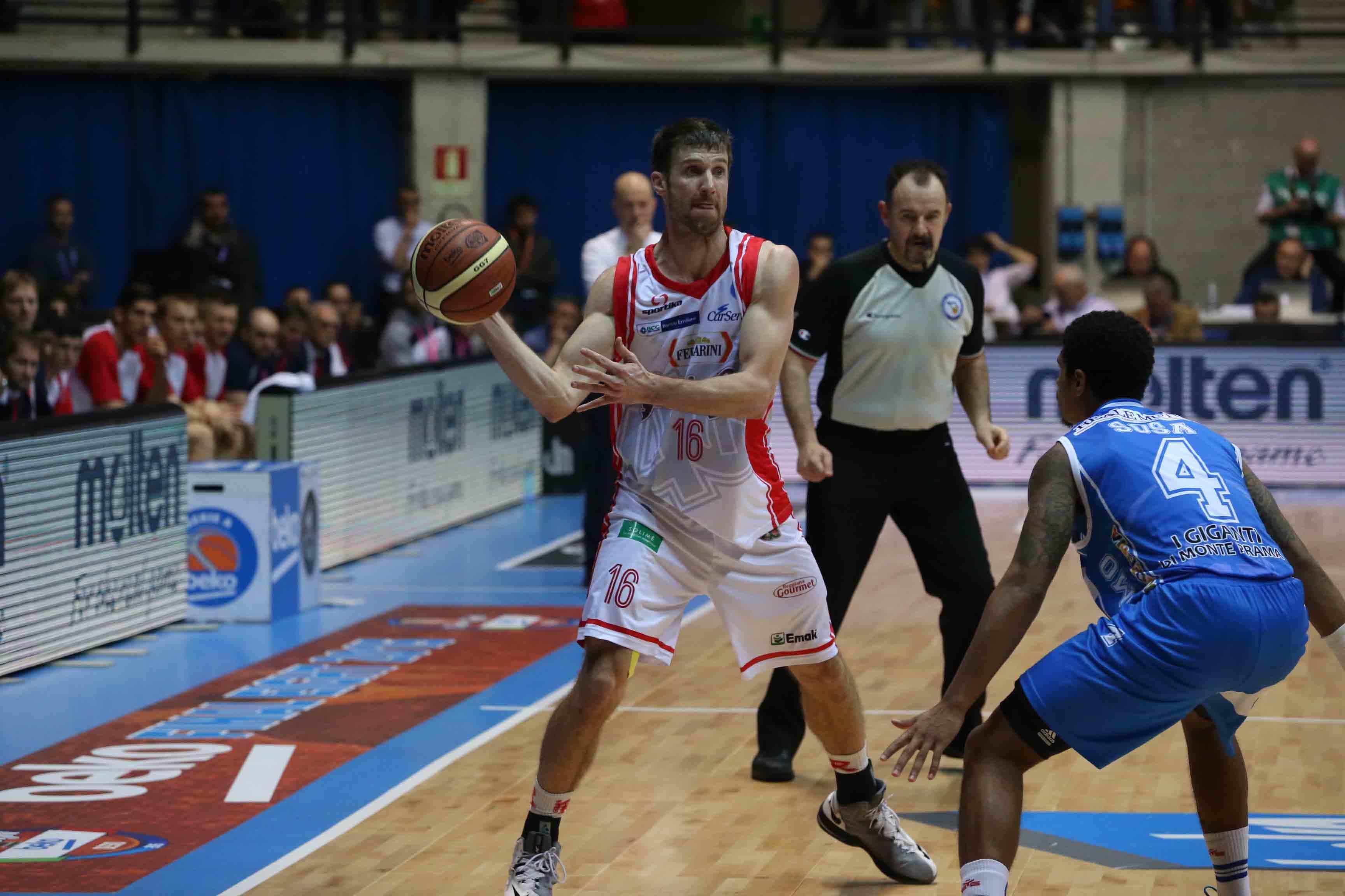 Grissin Bon-Dinamo Sassari, la diretta del big match 