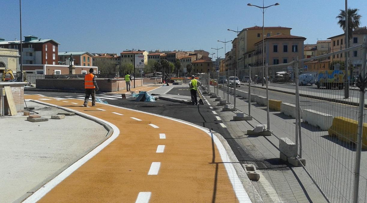 La nuova pista ciclabile nel tratto all'altezza del Cantiere