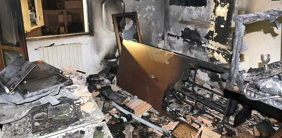 Fuoco nel palazzo, famiglie evacuate 