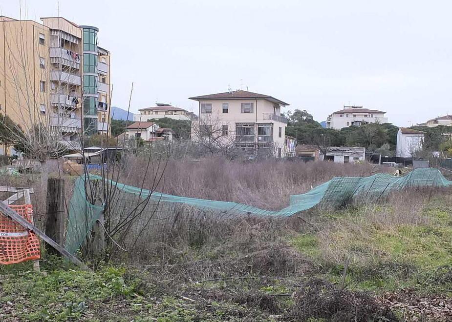Giù le baracche, iniziano i lavori in via Norvegia 