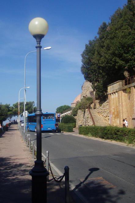 Nuovi lampioni lungo il viale dei Ponti