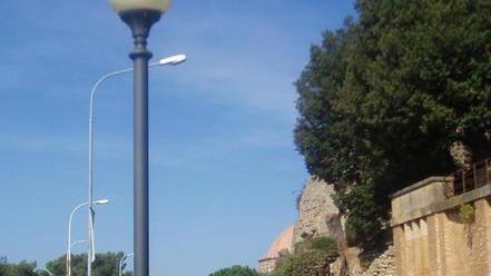 Nuovi lampioni lungo il viale dei Ponti