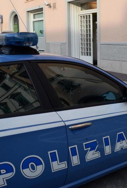 Donna bloccata dopo un inseguimento e un incidente