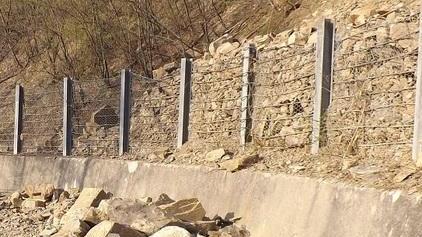 Caduta massi sulla sp 27, è allarme