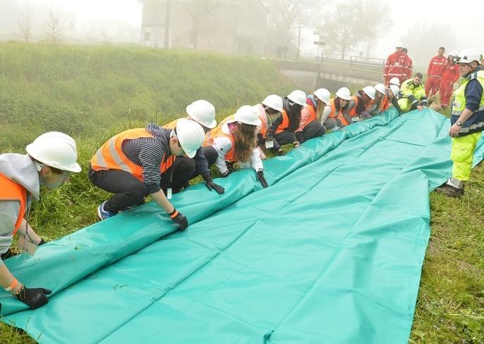 Gli studenti a lezione di protezione civile 