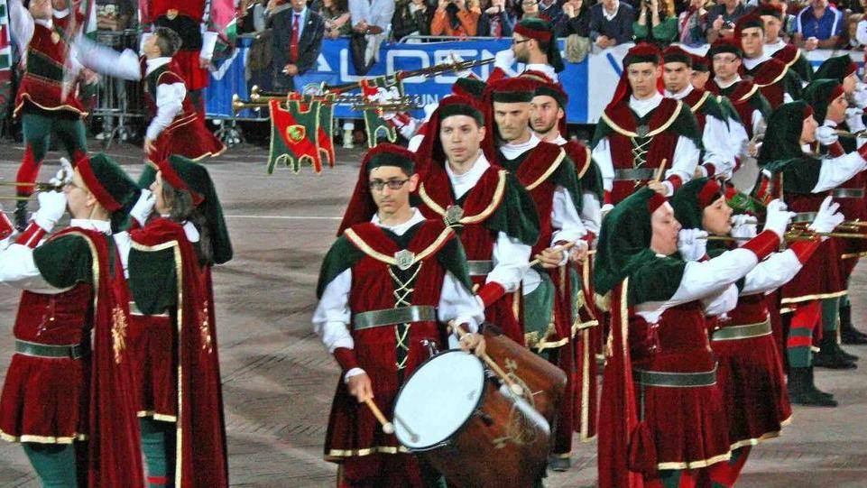 San Luca, una contrada sempre a cavallo