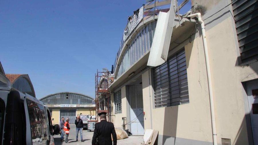 Il capannone di Montemurlo subito dopo la tragedia (foto Batavia)