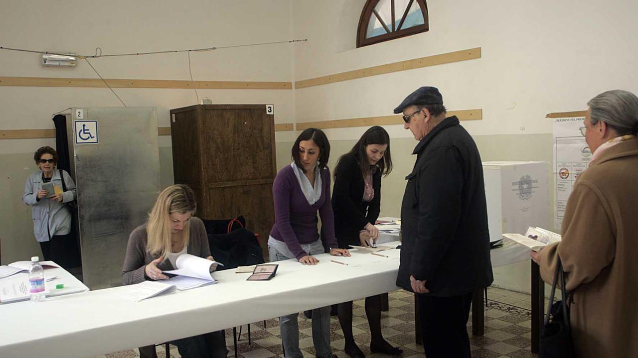 Un seggio elettorale per le regionali