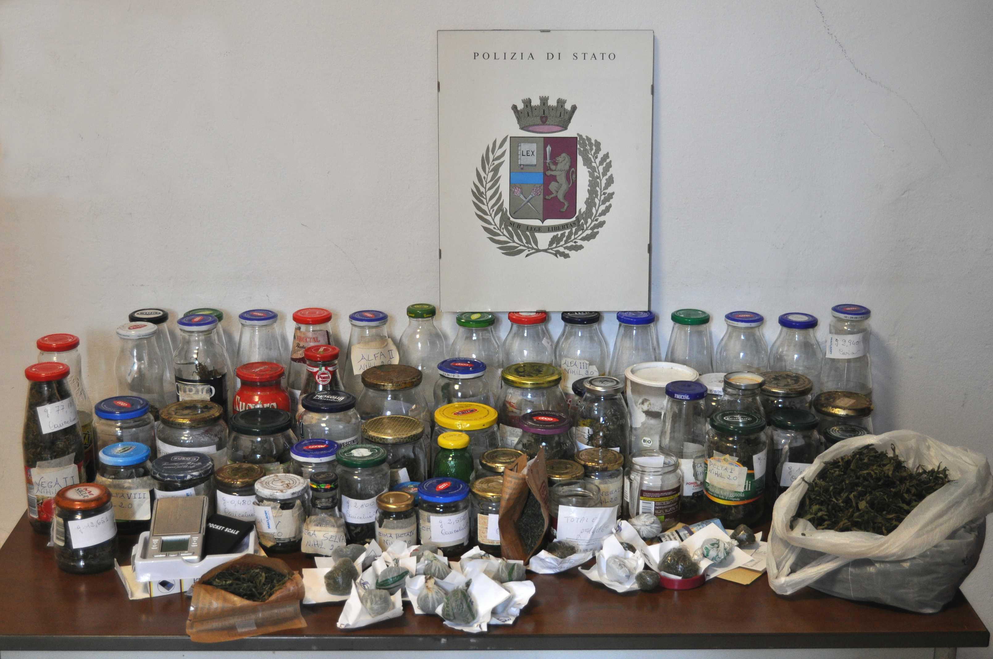 I barattoli con la marijuana
