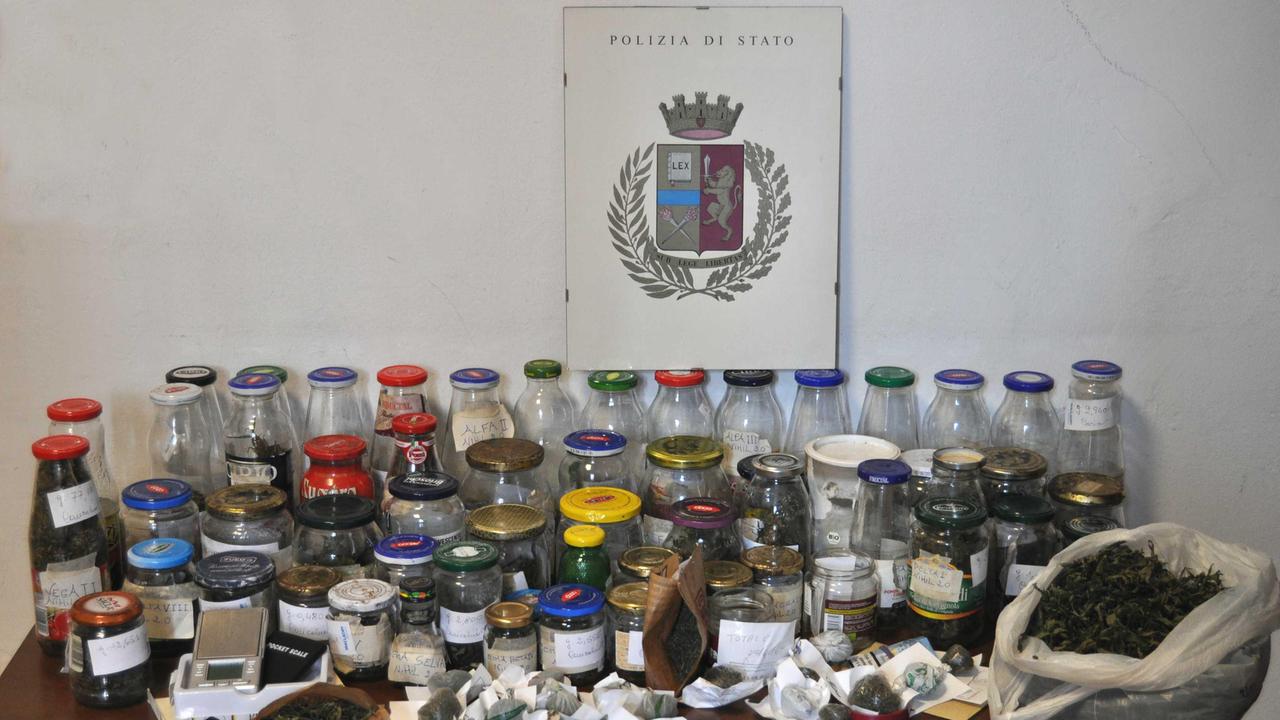 I barattoli con la marijuana