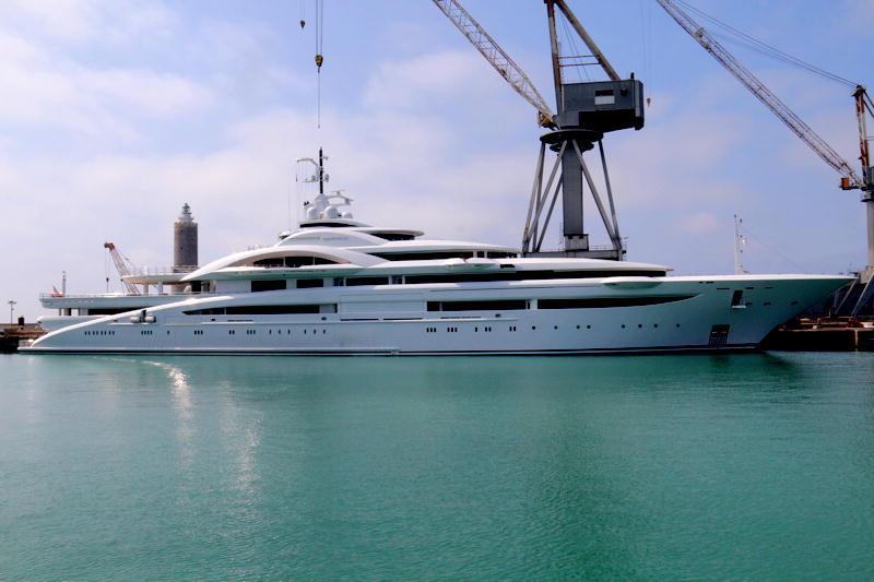 Il superyacht Maryah attraccato alla banchina 76