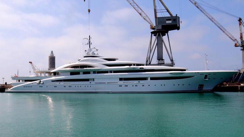 Il superyacht Maryah attraccato alla banchina 76