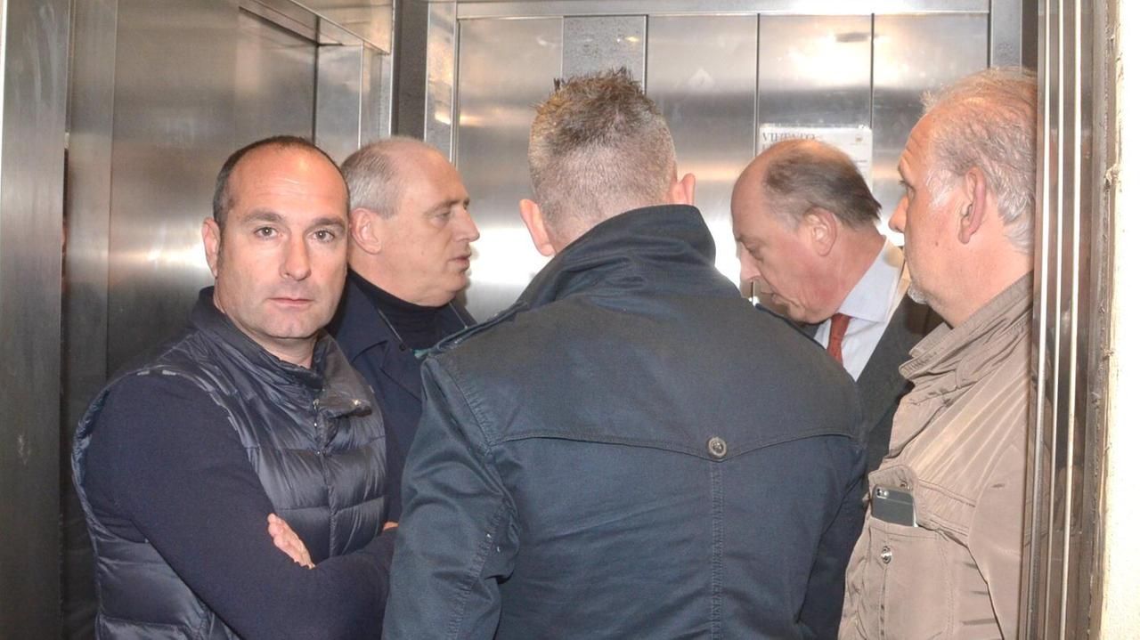 Il sindaco Tambellini e il presidente della Lucchese in ascensore prima dell'incontro a palazzo Orsetti