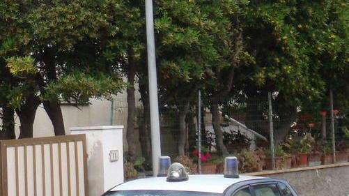 Pranzano al castello e i ladri fanno razzia