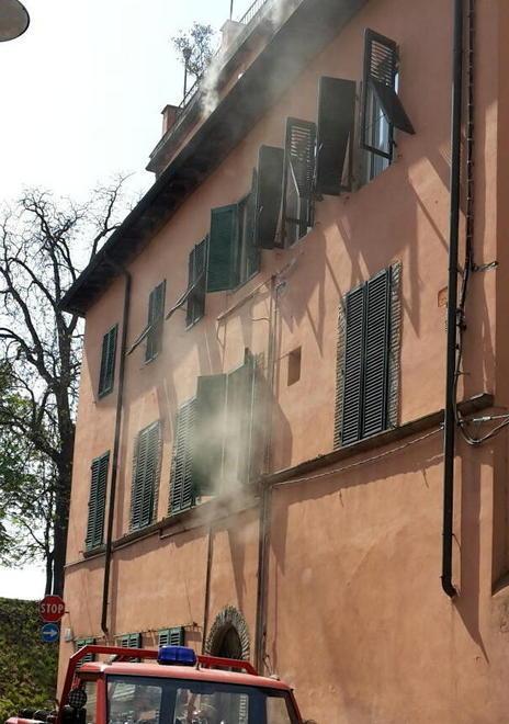 A fuoco un appartamento, paura in città 
