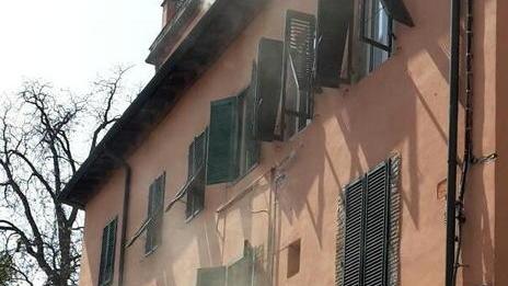 A fuoco un appartamento, paura in città