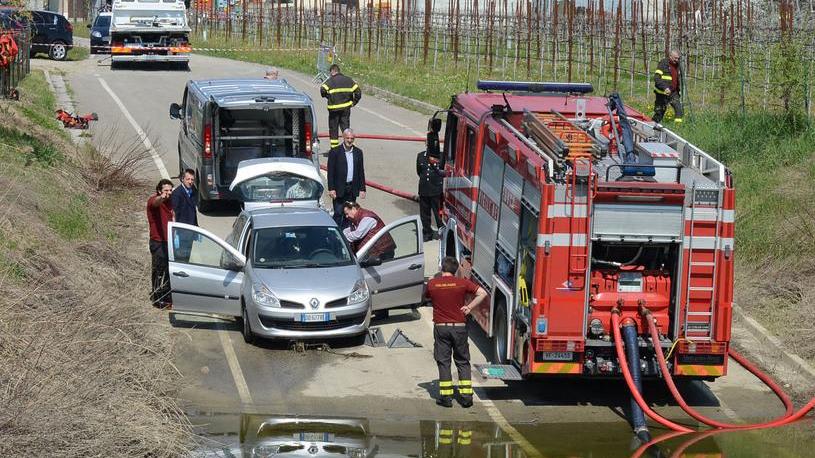 Annega sull'auto finita nel sottopasso allagato