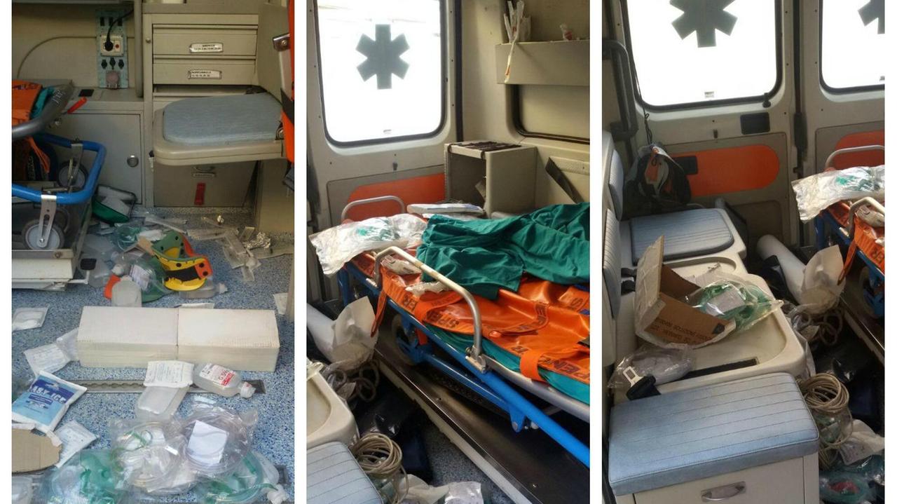 L'interno delle ambulanze prese di mira dai vandali