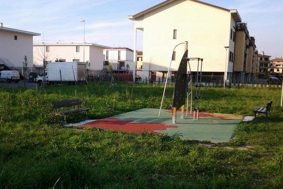 Giardini pubblici lasciati a se stessi 