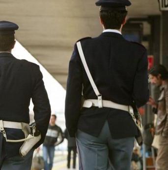 Si spoglia dopo il fermo per farsi ricoverare in psichiatria