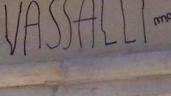 Gara a chi beve senza sosta fiumi d’alcol in piazza