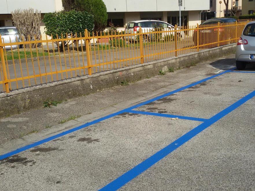 Strisce blu e pass ai residenti il primo rilascio costa 16 euro 