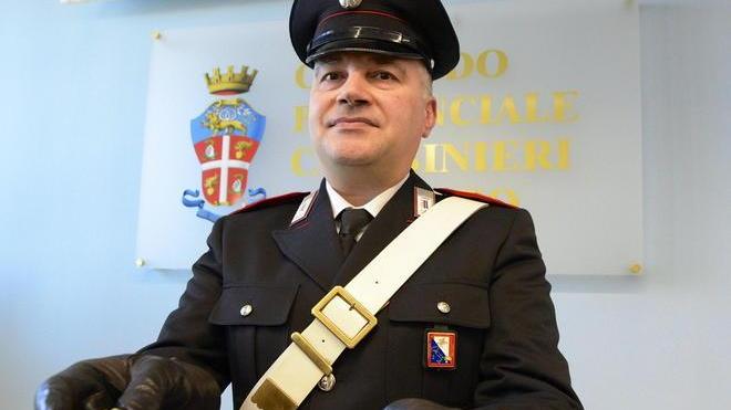 Tenta di accoltellare il guardiano di una ditta